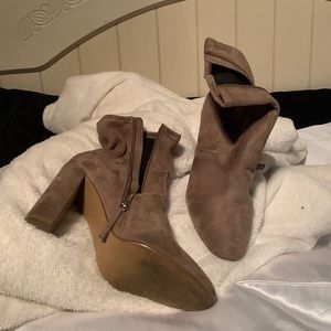 Steve Madden Taupe Edit Size 9M